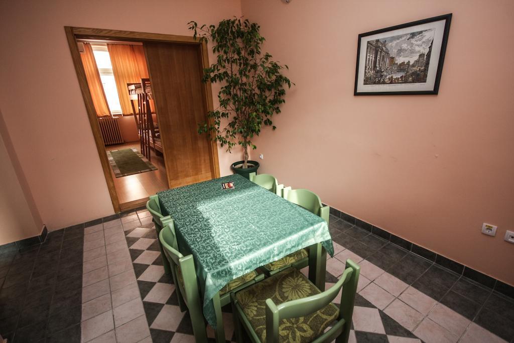 Terasa Pansiyon Novi Sad Oda fotoğraf